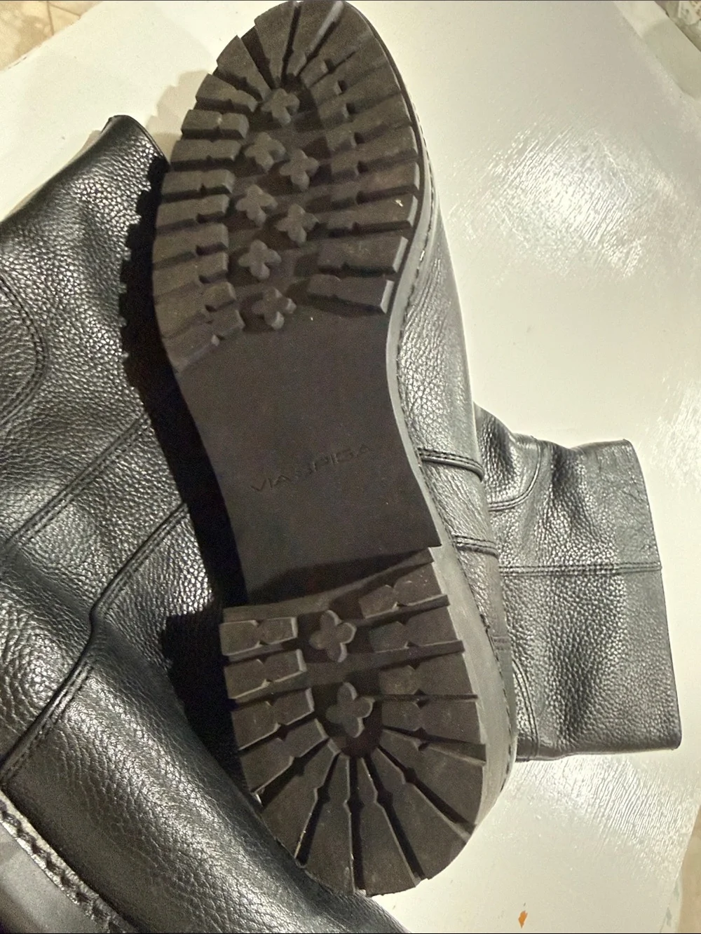 Via Spiga Black Leather outer side Zip-Up Ankle Boots size 11